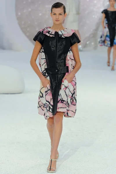 Look 30